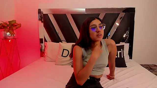 Mia Iron online show from May 6, 2:33 pm