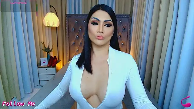 Laureen Hilton online show from March 28, 12:05 pm