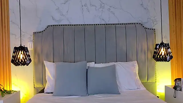 AnnaLoren  online show from April 2, 12:14 pm