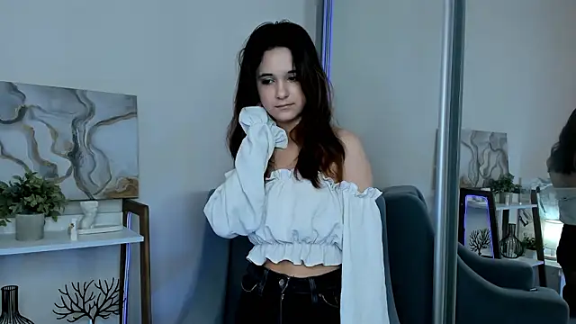 GrayceVavra online show from March 4, 1:06 pm