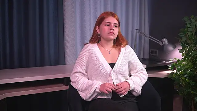 Snapshot of JamieBugna chatting on February 18, 3:57 am JamieBugna online show from February 18, 3:57 am