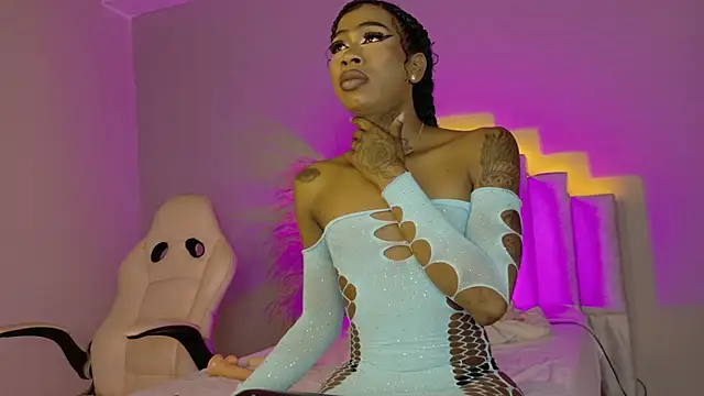 Snapshot of Sheinny_brown1 chatting on February 19, 7:43 pm Sheinny brown1 online show from February 19, 7:43 pm