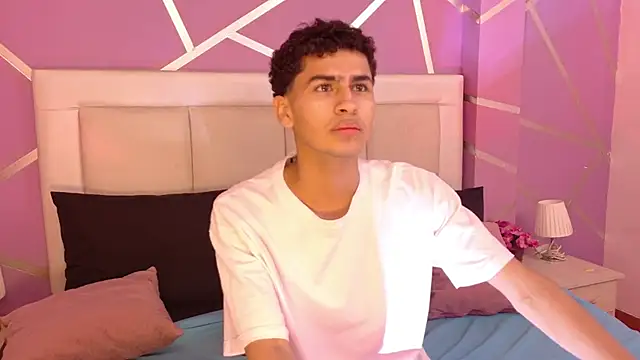 Snapshot of Dark_Sultan chatting on February 16, 9:33 pm Dark Sultan online show from February 16, 9:33 pm