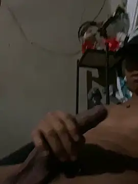 Snapshot of Alee_2005 chatting on March 4, 6:52 am Alee 2005 online show from March 4, 6:52 am