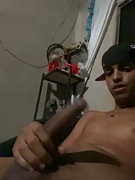 Snapshot of Alee_2005 chatting on March 6, 7:27 am Alee 2005 online show from March 6, 7:27 am