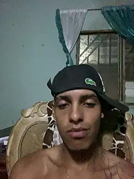 Snapshot of Alee_2005 chatting on April 5, 6:54 am Alee 2005 online show from April 5, 6:54 am