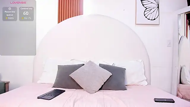Snapshot of Violett_Rosse_ chatting on May 12, 3:20 pm Violett Rosse online show from May 12, 3:20 pm