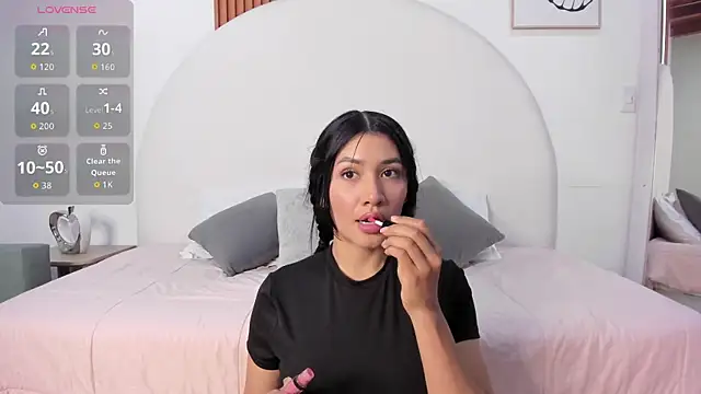 Snapshot of Violett_Rosse_ chatting on May 22, 4:12 pm Violett Rosse online show from May 22, 4:12 pm
