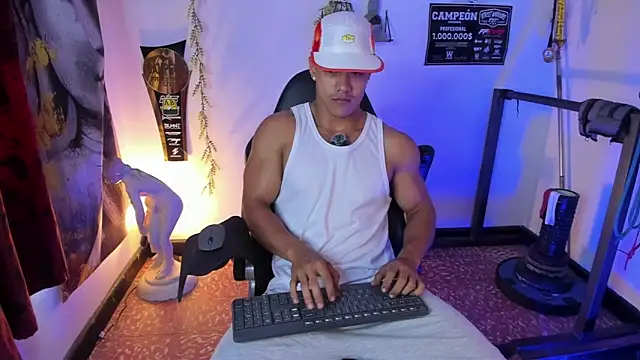 Snapshot of Rob_zaens33 chatting on May 5, 2:58 pm Rob zaens33 online show from May 5, 2:58 pm