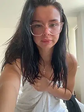 Amberbanxx online show from March 18, 9:45 am