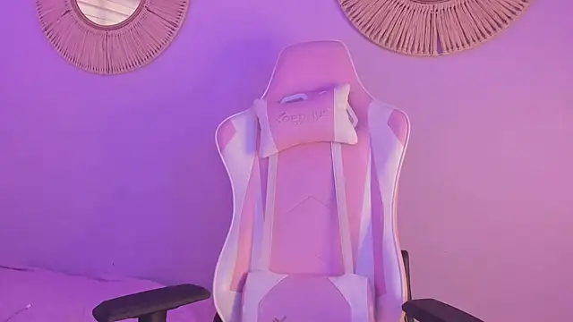 Snapshot of Lummii_ chatting on March 4, 7:09 pm Lummii online show from March 4, 7:09 pm