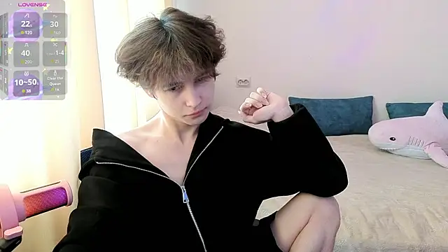 Snapshot of _LukaHayes_ chatting on February 21, 11:00 am LukaHayes online show from February 21, 11:00 am