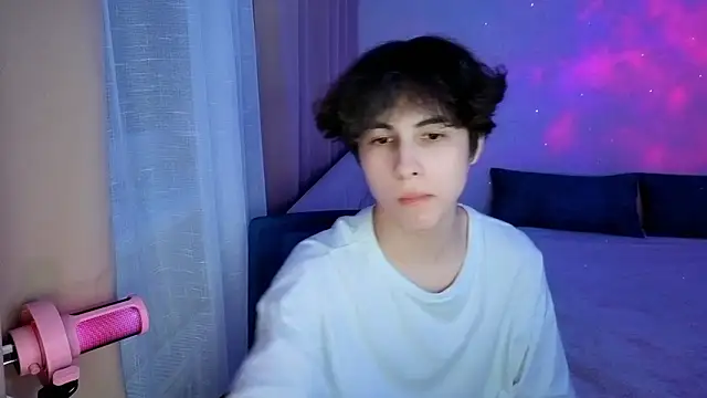 Snapshot of _LukaHayes_ chatting on March 6, 5:42 pm LukaHayes online show from March 6, 5:42 pm