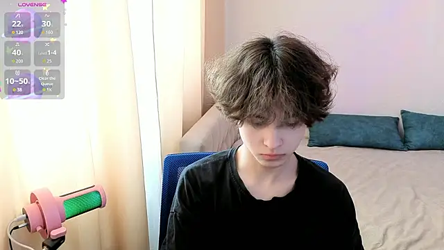 Snapshot of _LukaHayes_ chatting on March 9, 11:14 am LukaHayes online show from March 9, 11:14 am