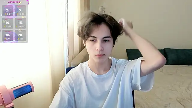 Snapshot of _LukaHayes_ chatting on March 11, 11:16 am LukaHayes online show from March 11, 11:16 am