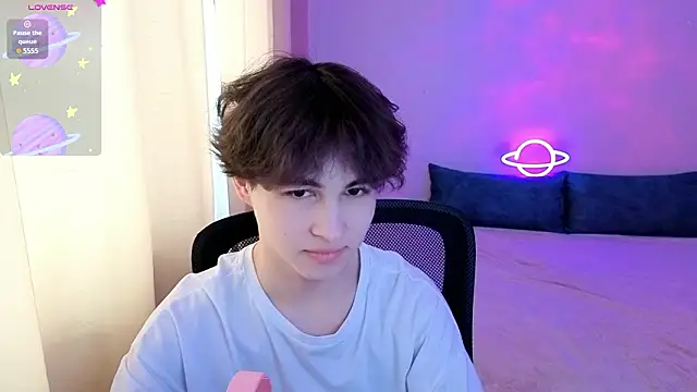 Snapshot of _LukaHayes_ chatting on March 16, 12:09 pm LukaHayes online show from March 16, 12:09 pm