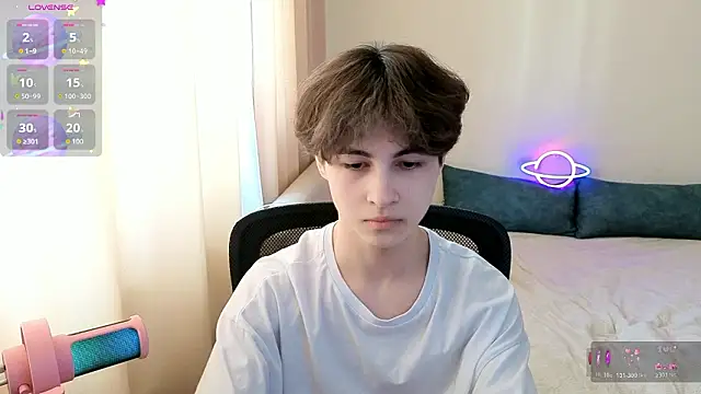 Snapshot of _LukaHayes_ chatting on March 23, 12:20 pm LukaHayes online show from March 23, 12:20 pm