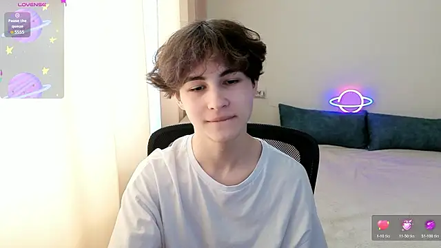 Snapshot of _LukaHayes_ chatting on March 27, 11:10 am LukaHayes online show from March 27, 11:10 am