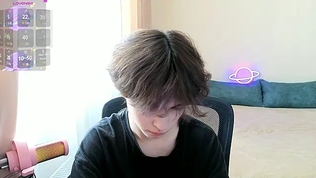 Snapshot of _LukaHayes_ chatting on March 28, 12:05 pm LukaHayes online show from March 28, 12:05 pm