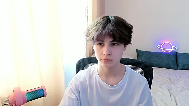 Snapshot of _LukaHayes_ chatting on March 29, 12:27 pm LukaHayes online show from March 29, 12:27 pm