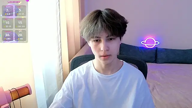 Snapshot of _LukaHayes_ chatting on April 3, 12:25 pm LukaHayes online show from April 3, 12:25 pm