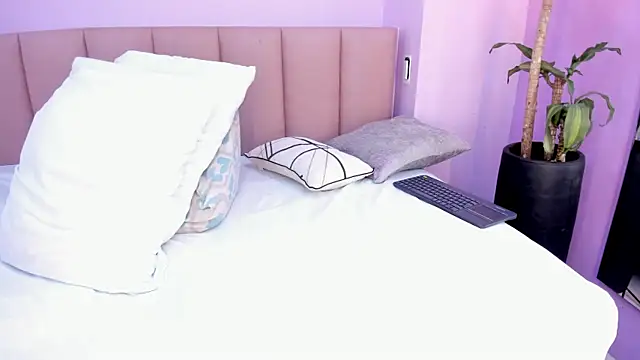 Snapshot of camila_scoth chatting on April 1, 1:41 pm camila scoth online show from April 1, 1:41 pm