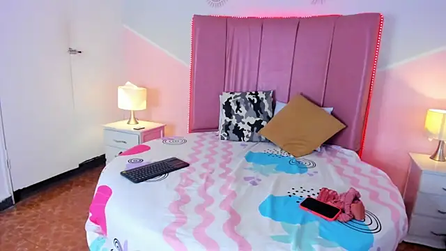  ashley thompson  online show from February 21, 7:59 pm