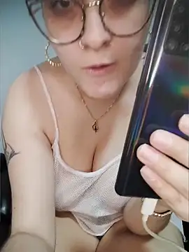 Snapshot of roouse_moon chatting on March 20, 3:22 am roouse moon online show from March 20, 3:22 am