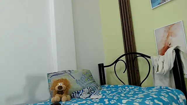 skinnysexy18 online show from May 18, 8:14 pm