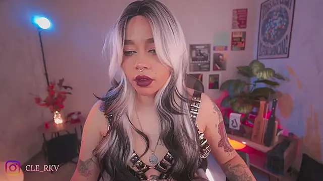 Snapshot of violette_clerk1_ chatting on March 31, 7:47 pm violette clerk1 online show from March 31, 7:47 pm