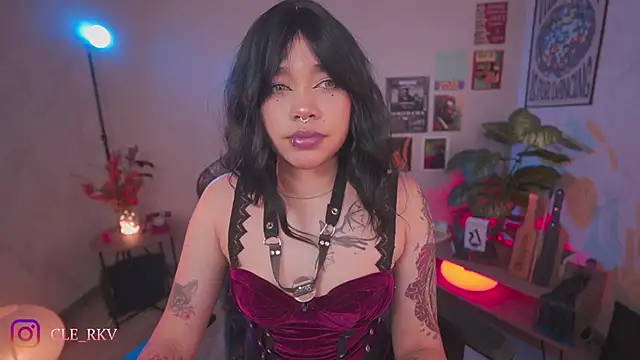 Snapshot of violette_clerk1_ chatting on April 1, 8:28 pm violette clerk1 online show from April 1, 8:28 pm