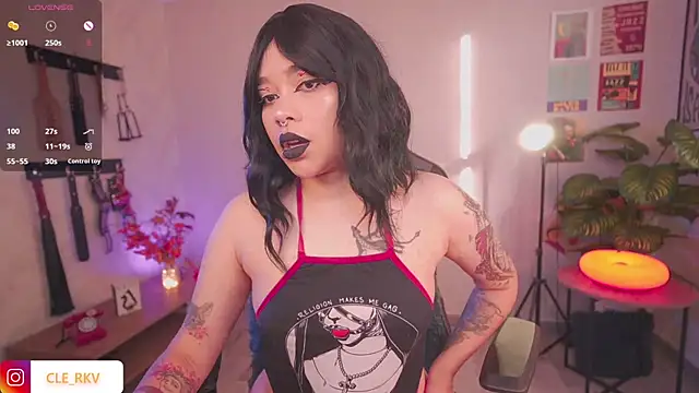 violette clerk1  online show from June 27, 9:53 pm