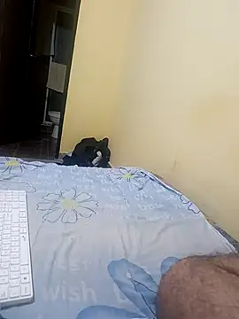 Snapshot of crosley01 chatting on February 17, 1:46 am crosley01 online show from February 17, 1:46 am