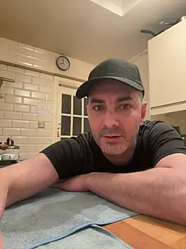 Snapshot of markbigX chatting on February 17, 1:24 am markbigX online show from February 17, 1:24 am