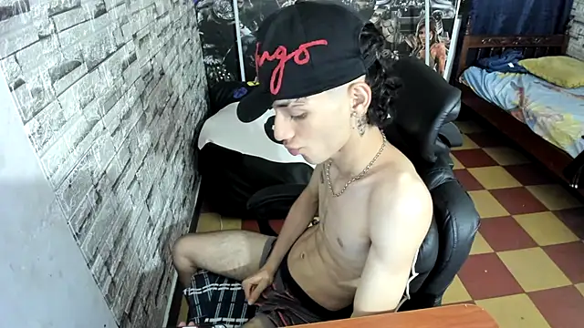 Snapshot of wex_077 chatting on March 7, 1:46 am wex 077 online show from March 7, 1:46 am