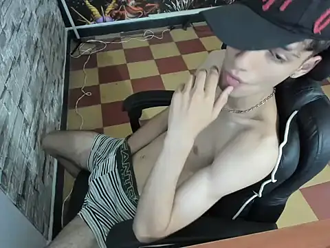 Snapshot of wex_077 chatting on March 17, 1:43 am wex 077 online show from March 17, 1:43 am