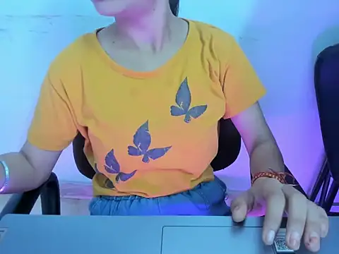 Hotsurbhi online show from March 16, 4:51 am