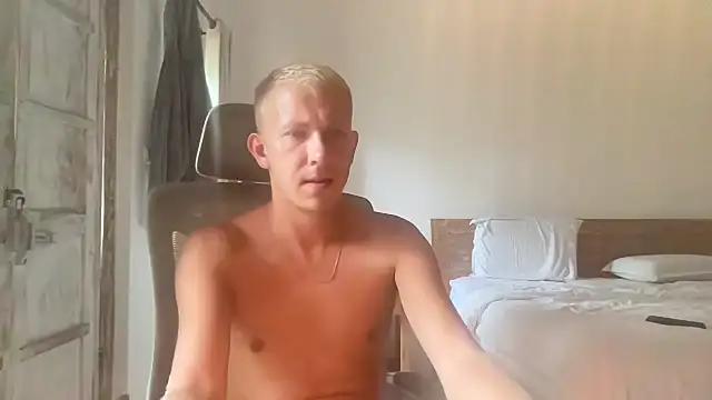 Snapshot of Anton_blond chatting on February 18, 5:36 am Anton blond online show from February 18, 5:36 am