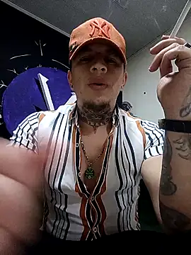 Snapshot of Valentino_dominusSex chatting on April 23, 10:01 pm Valentino dominusSex online show from April 23, 10:01 pm