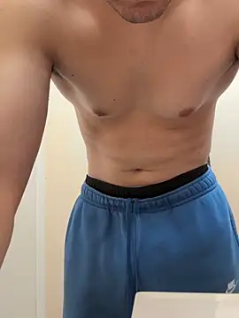 Snapshot of strip713 chatting on February 17, 6:21 am strip713 online show from February 17, 6:21 am