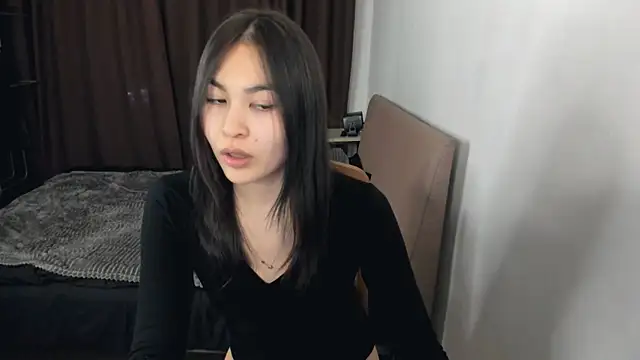 Snapshot of moon_bloom chatting on March 12, 12:17 am moon bloom online show from March 12, 12:17 am