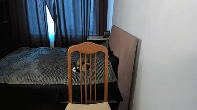 Snapshot of moon_bloom chatting on March 12, 12:22 pm moon bloom online show from March 12, 12:22 pm