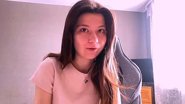 Snapshot of LunnaBliss chatting on March 28, 6:46 am LunnaBliss online show from March 28, 6:46 am