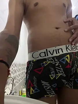 Snapshot of swaggyboii chatting on March 19, 6:56 pm swaggyboii online show from March 19, 6:56 pm