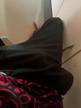 Snapshot of swaggyboii chatting on April 13, 5:57 am swaggyboii online show from April 13, 5:57 am