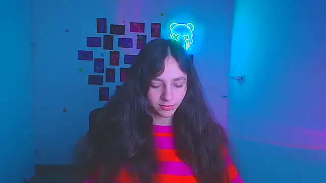 KissMeJulia online show from March 21, 6:18 am