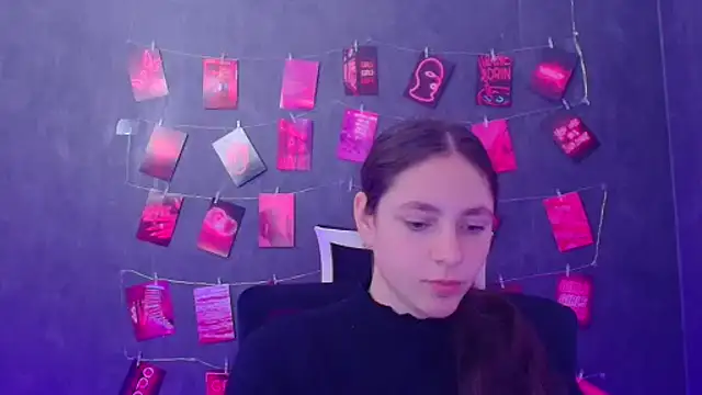 KissMeJulia online show from March 25, 6:25 pm