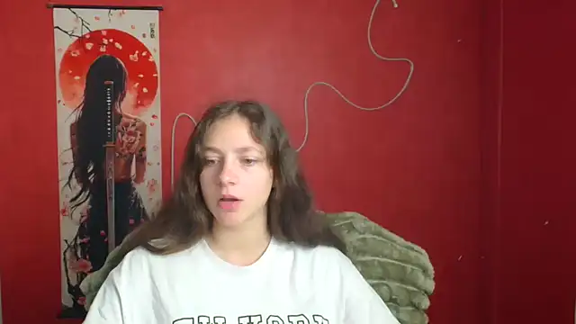 KissMeJulia online show from May 18, 5:35 am