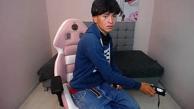 Snapshot of Noah_victory chatting on February 19, 3:46 am Noah victory online show from February 19, 3:46 am