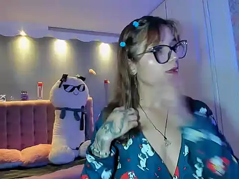 AliceLeet online show from March 18, 1:14 pm